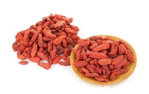 紧致|女人不想早衰,4种零食不妨多吃点,保养卵巢,紧致皮肤显年轻