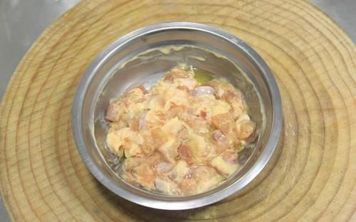 翻炒|厨师长教你“宫保鸡丁”又嫩又滑技巧,学会了不用出门在家就能做