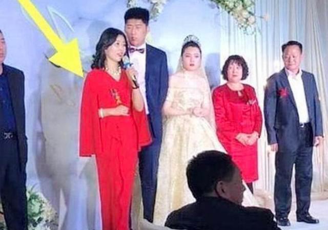 新娘|“最美婆婆”火了,新娘全程“黑着脸”,网友:是来抢风头的吗