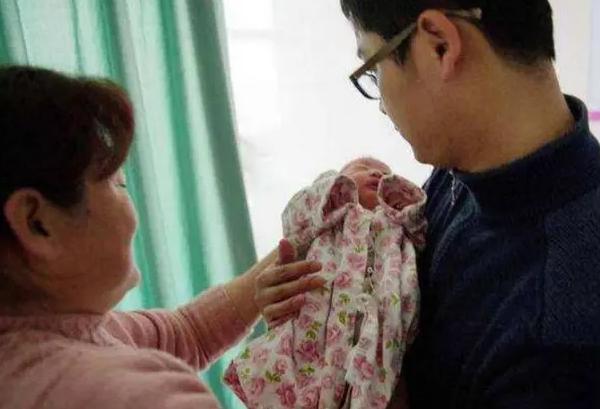 宝妈|妈妈给宝宝取名“沐风”,爷爷手误漏写一笔,宝妈乐了:不改了