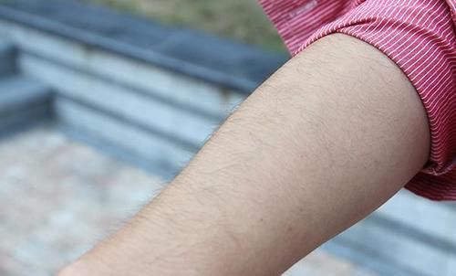 是真的吗|女性体毛浓密,代表了什么?为何有些女性,一根体毛也没有?