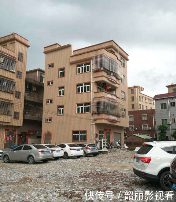 兄弟|为了早日有房娶媳妇,兄弟三人合资建房子,这样的房子你们肯嫁吗