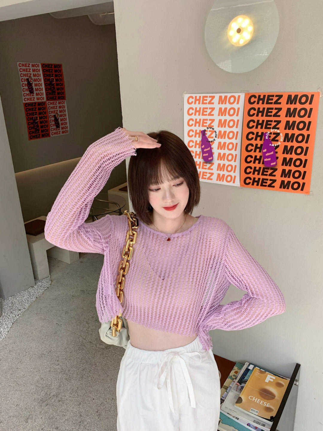 大地色 轻巧好看又高级,白裤子也是秋天的美,简直太高级了,出乎意料的美