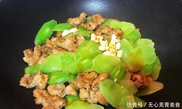  生菜可以直接凉拌，也可以炒肉片，味道咸香，味道酥脆