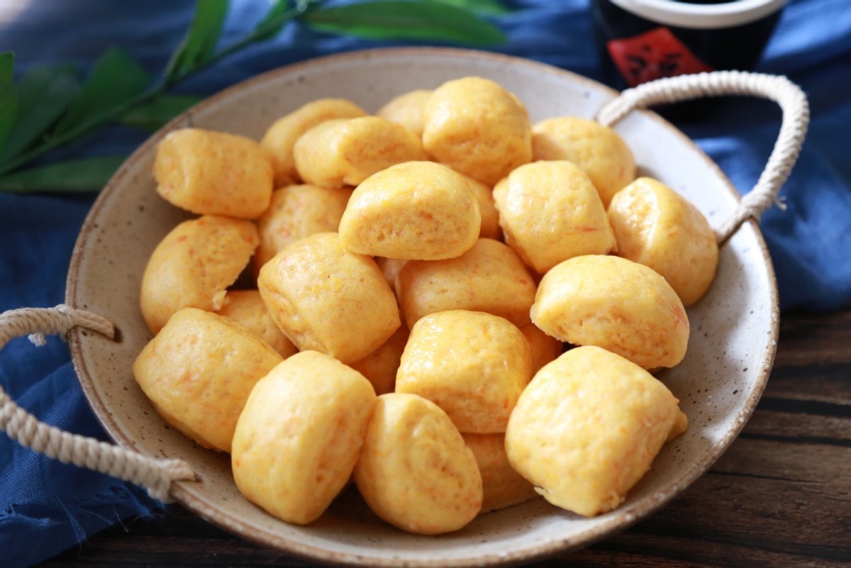 吃腻了白面馒头,试一试胡萝卜小馒头,孩子很喜欢,好吃又营养