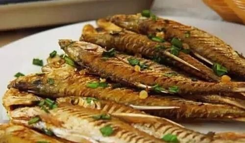 河里的这种鱼吃钩凶猛，肉质鲜嫩，用来香煎是下酒的一道好菜！