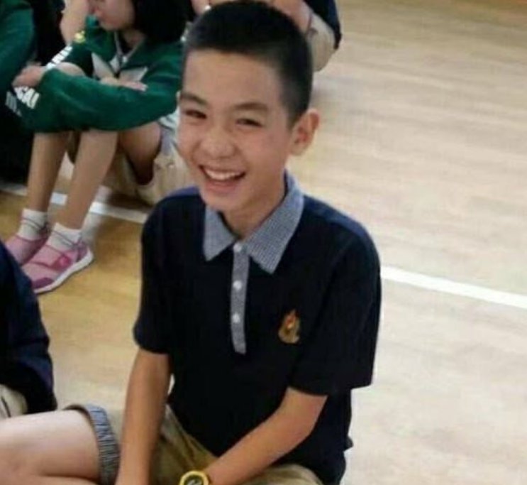  寸头|黄明昊寸头太过硬汉，粉丝不敢认调侃像“一休”，却和小时候一样