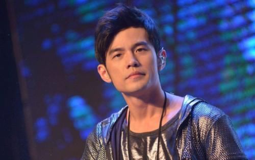 刀妹|王俊凯、杨颖领衔！LOL十周年明星阵容公布，海报隐藏重大细节