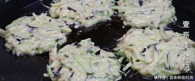 花椒粉|黄瓜里加1根茄子，这样做真是太香了，给肉都不换，营养又解馋