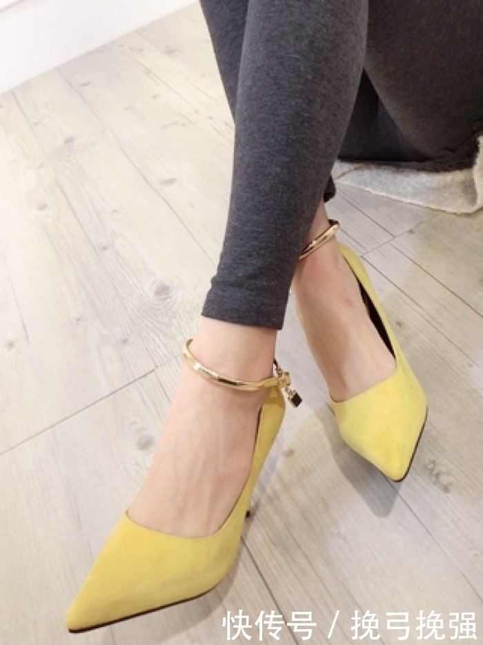 提升女人气质的最快途径:穿上别致时尚高跟鞋,走出你的风采!