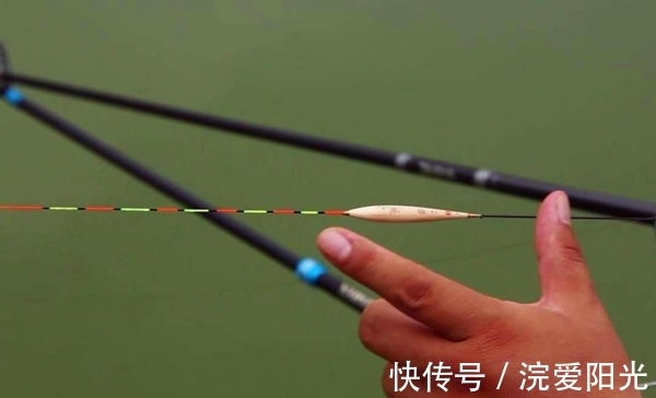 冬季钓鱼,钓组这样搭配更灵敏,不影响信号传递,可以大小兼顾!