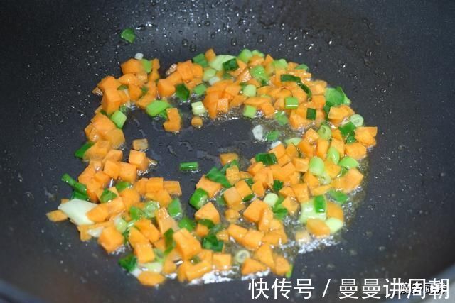 无糖黑咖啡|体重降了好开心,晒晒我的午餐吧!一盘炒饭475千卡,吃得开心