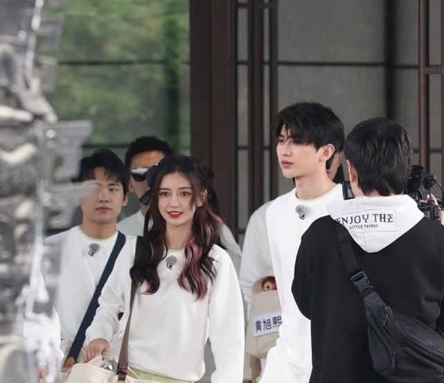 常駐嘉賓|奔跑吧:全員回歸,看baby配了什么鞋?是對(duì)宋雨琦最大尊重