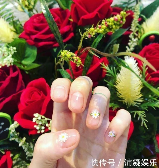 不小心又被泫雅风美甲种草了,轻松上手还显白,总有一款你喜欢