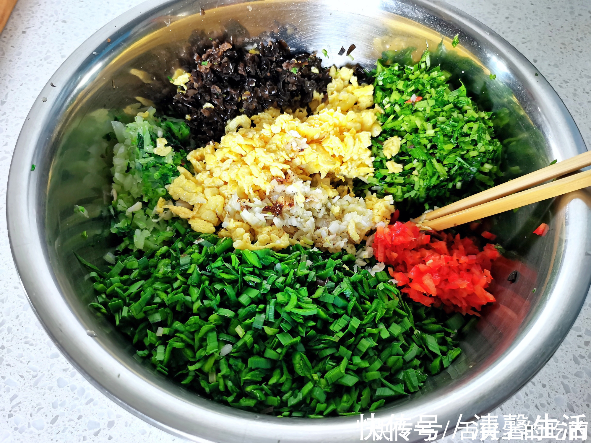 天冷多吃这个馅料的饺子,味道太鲜了,比吃肉还香,上桌就扫光