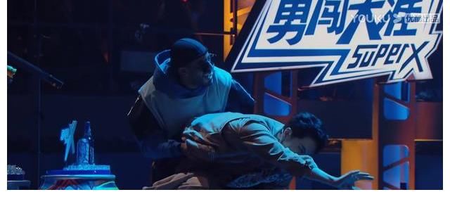 loc|这就是街舞：每期贡献一个梗，这位队长以一己之力成为捧哏担当