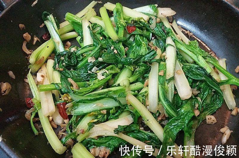 入冬吃大白菜包菜,不如多吃花菜,利肠道,炒着吃鲜香肥嫩,下饭