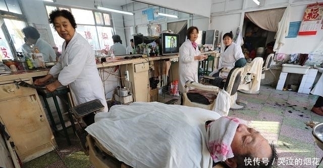 哪些人更容易长“老年斑”?常吃这几类食物,皮肤可能慢慢变好