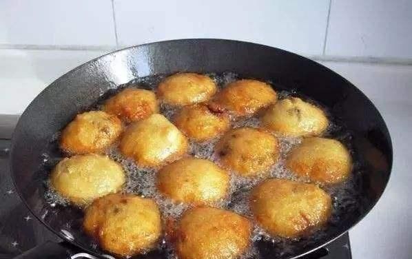  勺子|老妈教我做糖糕，不和面不揉面，简单3步，孩子直呼吃不够