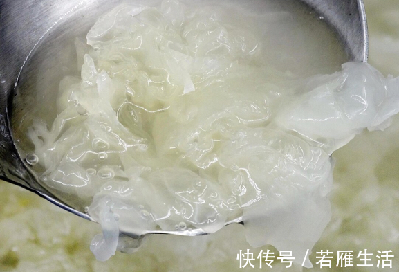 香甜可口|煮银耳汤要想出胶快，记得多做这个小动作，20分钟汤汁变浓稠