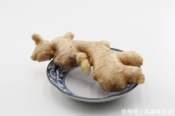 湿气|生姜加一物泡水喝,去除湿气,口臭消失了,小肚子也变平坦了