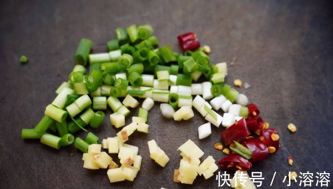 酸甜汁|做豆腐时多加一个鸡蛋,外皮酥脆,酸甜可口,家里人都喜欢吃!