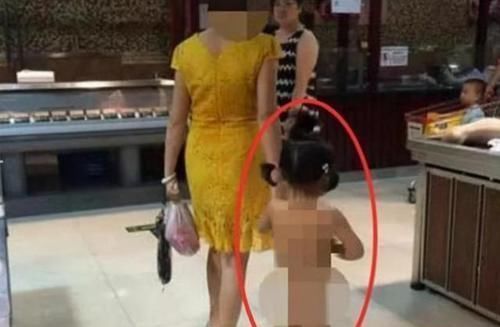 相劝|女孩一丝不挂和妈妈逛超市,路人好心相劝,却被怒怼多管闲事