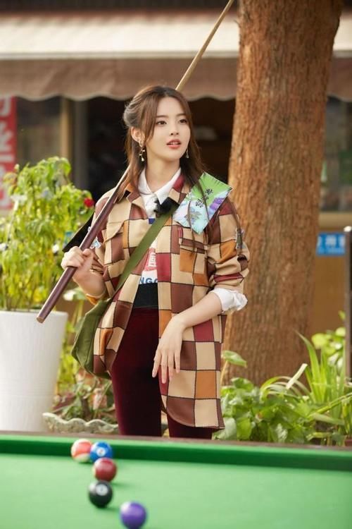 双马尾|女人无论多大年纪,这3款发型都不要留了,又土又俗,招人嫌弃