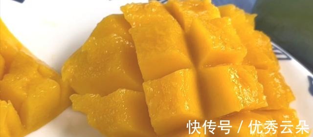 金芒|才知道，芒果还有这种切法，一刀搞定，又方便又不脏手！