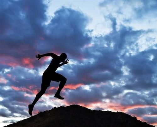 健身|跑步项目虽简单,注意事项要了解,跑前热身要做好,提高跑步效率