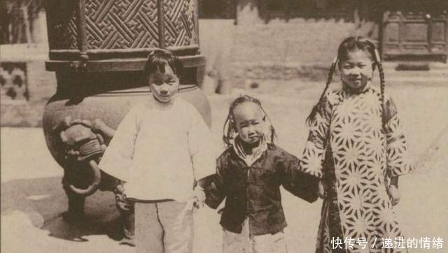 东北老照片全真道士的“表”很古老,蒙古王妃的椅子很值钱