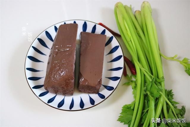 吃法|羊血和它是绝配，大火炒一炒，软嫩鲜香，比煮羊肉汤还美味