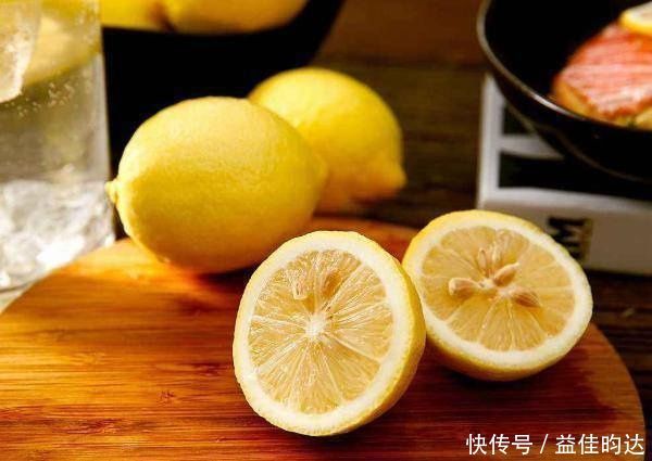 夏天|腸胃不好的人,夏天要少吃這3種水果,不然胃病發(fā)作,那就麻煩了