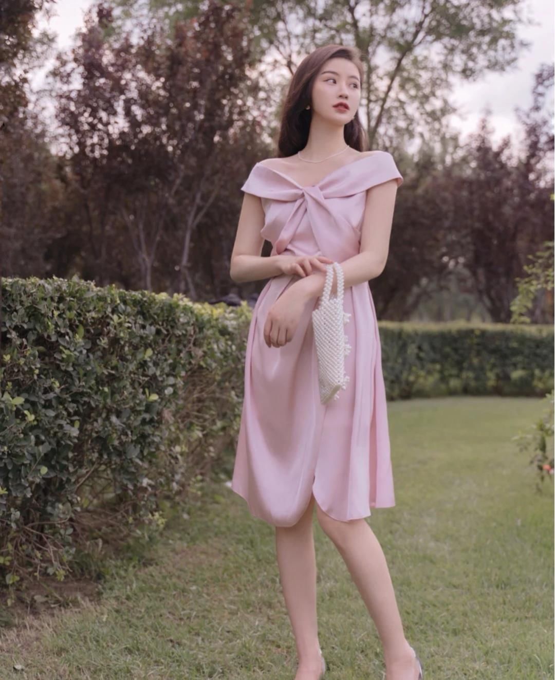 百褶裙 被“水蜜桃”穿搭圈粉了,云朵衫和百褶裙,时尚温柔“怜”人爱