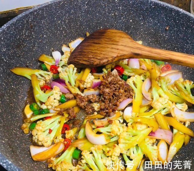 花菜|干锅花菜，花菜这样做简单又好吃！