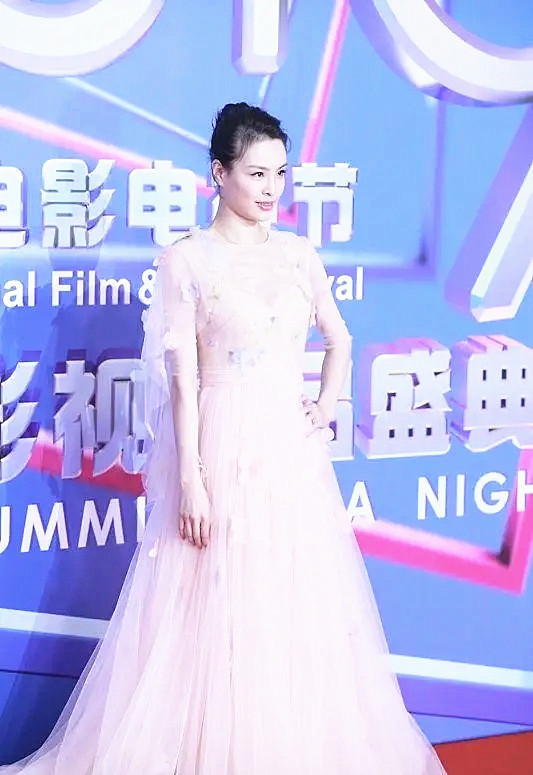 跳水|“跳水女王”吴敏霞好仙,穿粉色礼服唯美清新,曾拒绝嫁豪门