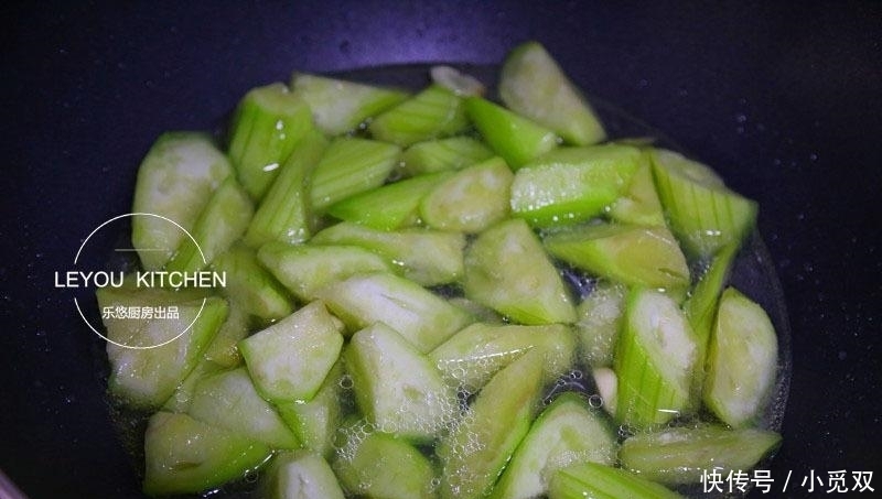 初夏多吃這道菜, 不足5塊錢, 降火美膚潤腸胃