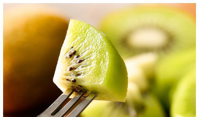 猕猴桃|4种水果或有助孩子“长高个”,建议:尽量多给孩子吃别节俭