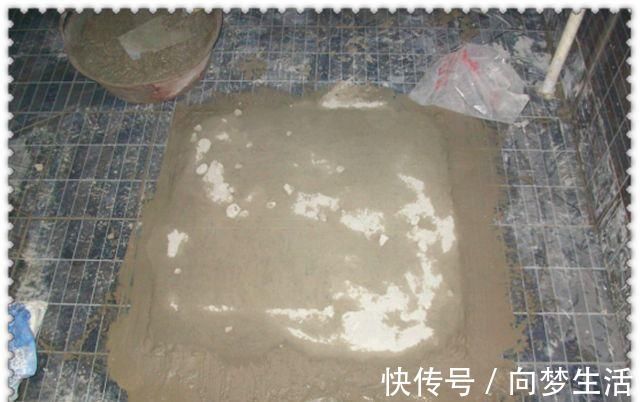 淋浴间|老公在淋浴间铺鹅卵石,就为了给脚底按摩,完工后我愣住了!