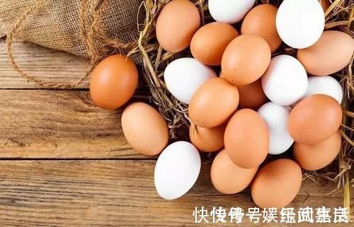 红皮鸡蛋|鸡蛋是红皮的好还是白皮的好，听养生专家一解释，庆幸自己没买错！