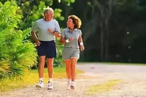 大腿是寿命的“信号灯”,若出现这四种状况,说明你已经“老”了