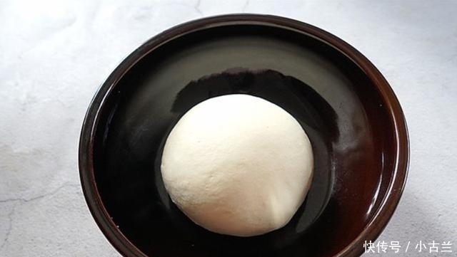  教你做有颗粒感的花卷，撒把芝麻当花边，满嘴留香还补钙