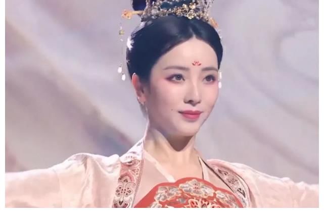李思思|《央young之夏》：央视主持人“神仙打架”，这是什么宝藏综艺
