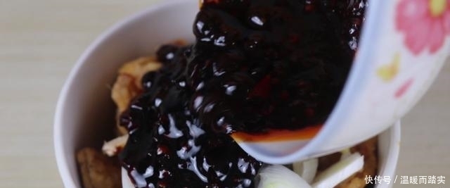 我家五花肉从不红烧,淋2个鸡蛋,不炒也不炖,一顿3斤都不够吃