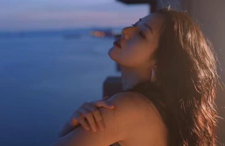 身材|身材长相都一般的女生,有这3个特征,就是别人眼里的第一眼美女