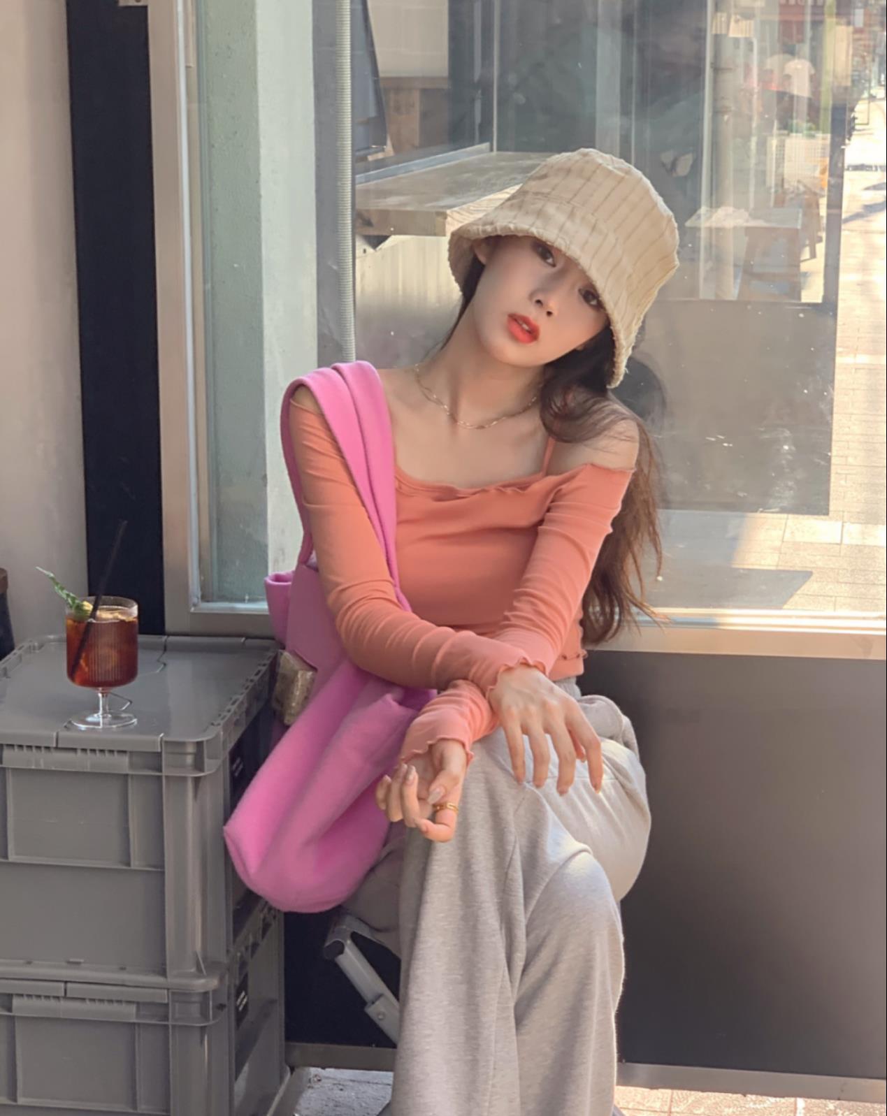 冬季搭配帽子真是门“学问”,女明星都爱帽子款式,精致又显脸小