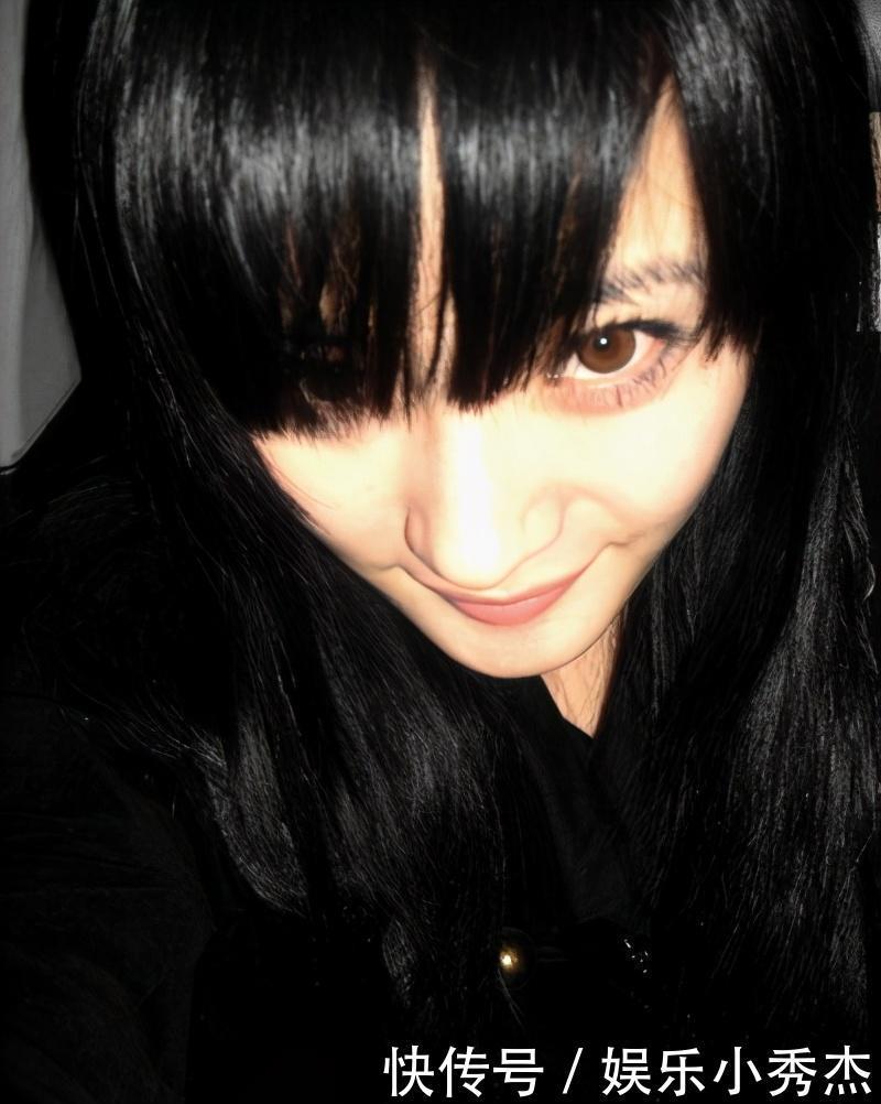 虚拟歌手|关晓彤cos洛天依萌出新高度,为何杨幂cos卡卡西却成了她的黑历史