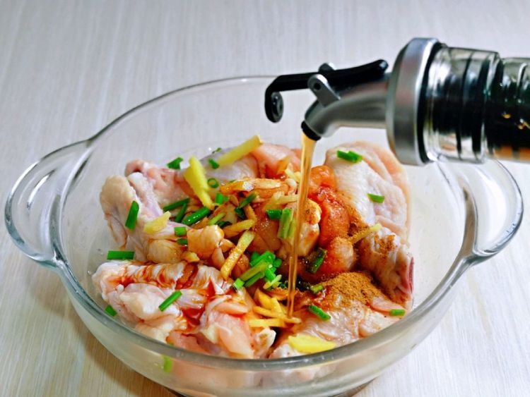 烤好之后出锅装盘即可享用，香气逼人，味道特别棒。