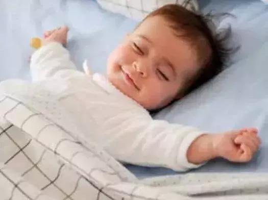 宝妈|宝宝一些动作出现的早,不仅身体棒,而且智商高,来了解一下