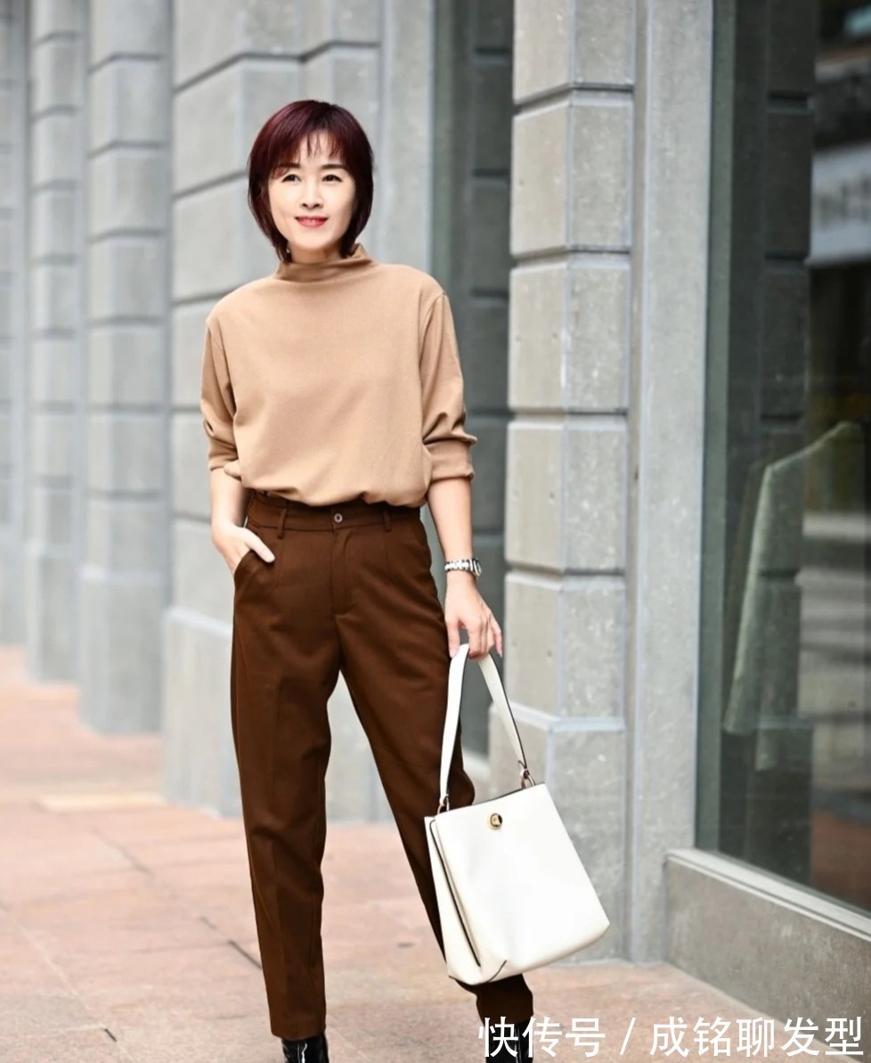 裤装|50+穿搭博主圈粉无数,穿衣搭配超好看,时尚果然与年纪长相无关